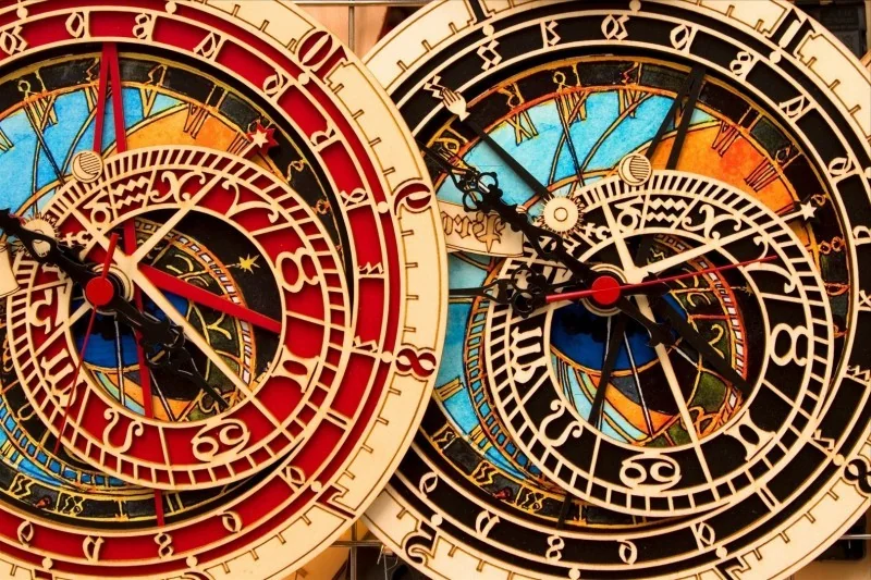 Reloj astronómico — Qué es un modelo matemático — InnMentor